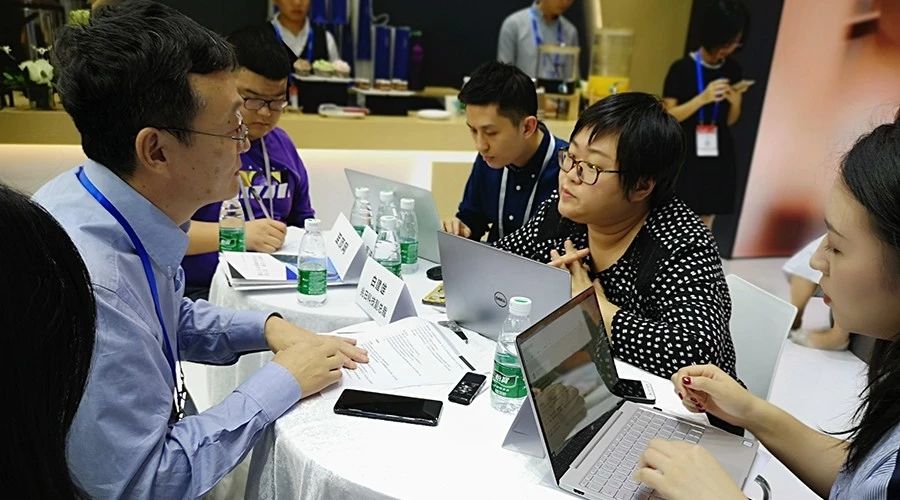 厲害了!兆日科技金融展位受多家媒體高度關(guān)注! 厲害了!兆日科技金融展位受多家媒體高度關(guān)注!