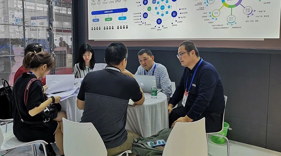 厲害了!兆日科技金融展位受多家媒體高度關(guān)注! 厲害了!兆日科技金融展位受多家媒體高度關(guān)注!